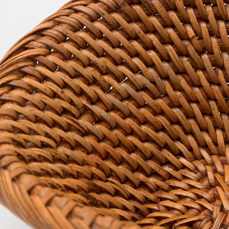 丁寧に作り込まれたラタンの網目