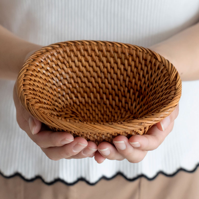 両手のひらで包み込めるぐらいのサイズ