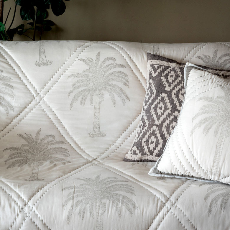 カンタ刺繍よりも手軽に取り入れれるインドファブリック