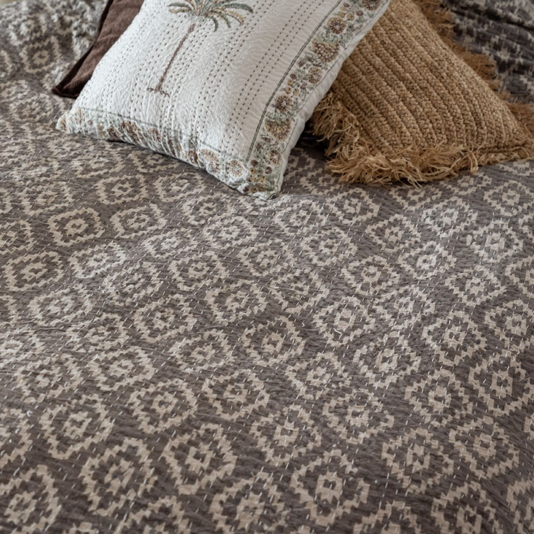 カンタ刺繍よりも手軽に取り入れれるインドファブリック