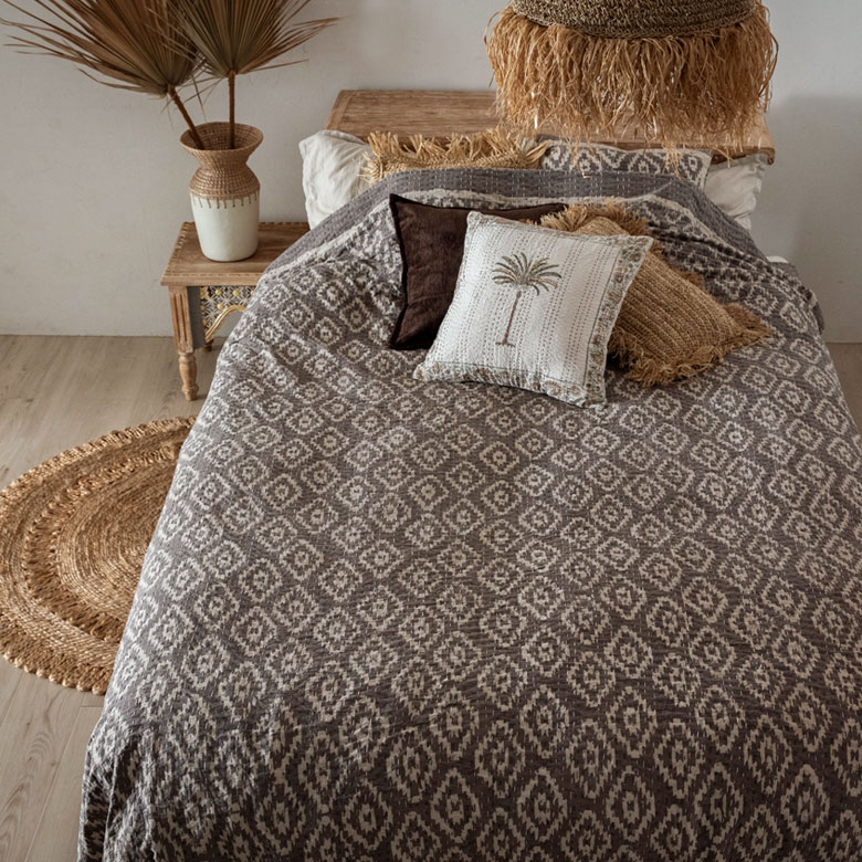 ベッド使いでリラックスタイムを。