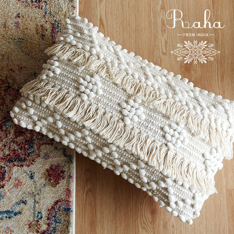 幅広いテイストのインテリアに馴染むクッションカバー。