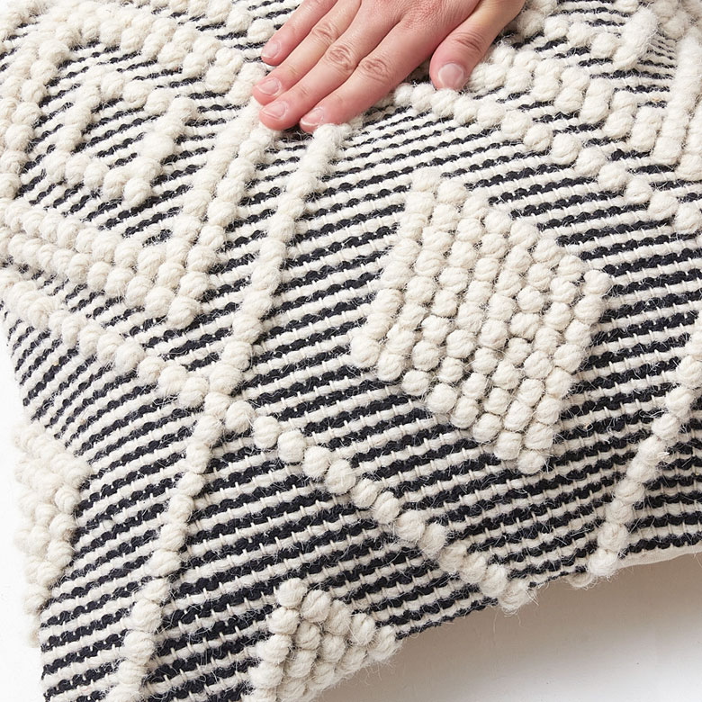 ウール＆コットン使用なので、夏はさらさら、冬はふんわり温かく、オールシーズンOK。