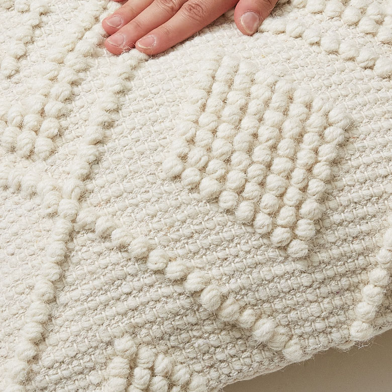 ウール＆コットン使用なので、夏はさらさら、冬はふんわり温かく、オールシーズンOK。