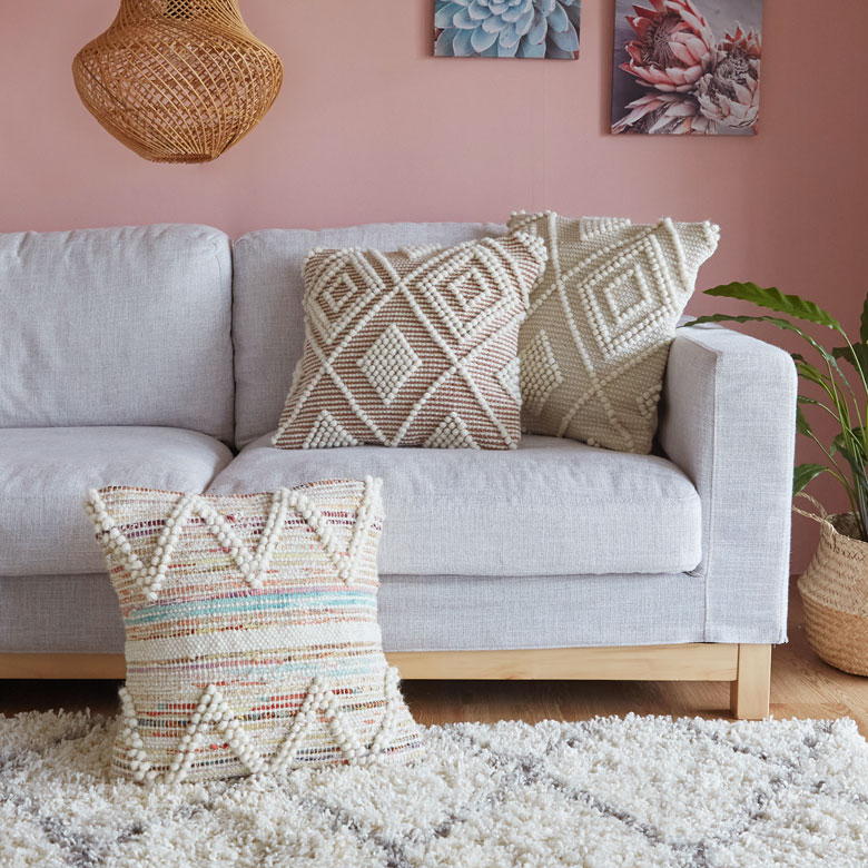 他のクッションカバーと組み合わせるのもおすすめ。