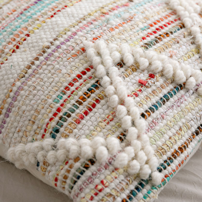 ポコポコとした編み目が何とも愛らしいデザイン。