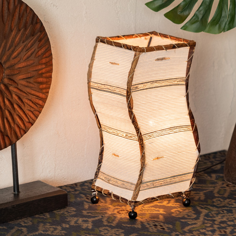 美しいシルエットは日中もお部屋のアクセントに