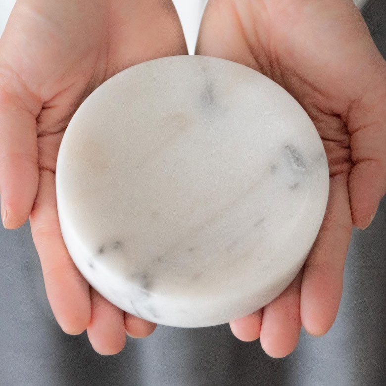 手に持つとこれくらい