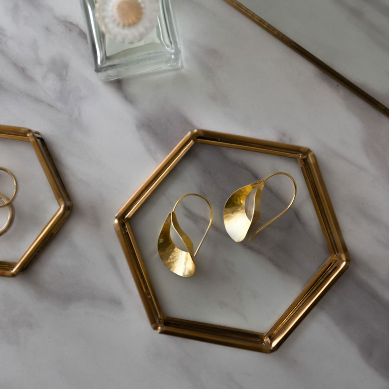 底面もガラスなので、透け感があり軽やかな印象