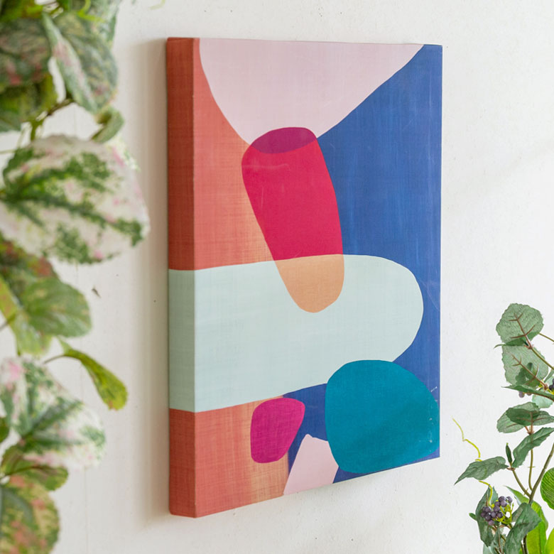 植物やインテリアとも好相性。玄関やダイニングやリビング、店舗用でも大活躍