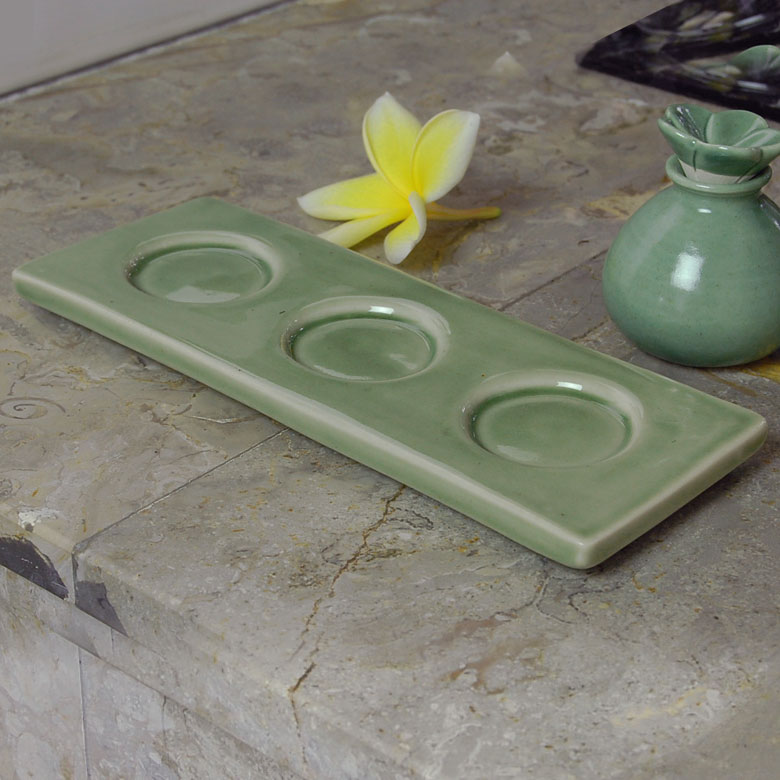 職人が丁寧に造りあげた、リゾート感を味わえる陶器製プレート