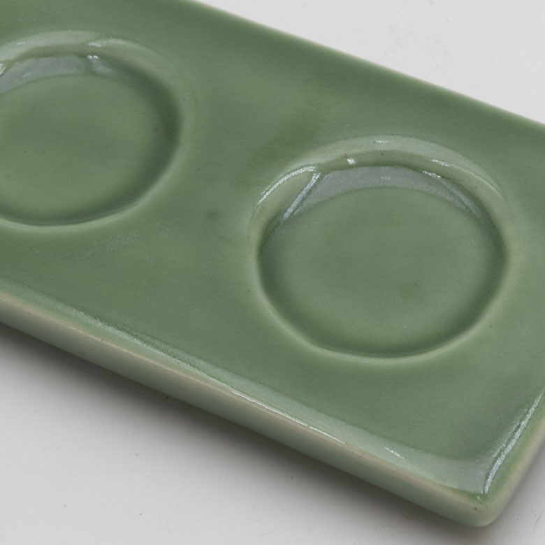 表面の艶が、光沢のように煌めき、上品でとても綺麗です