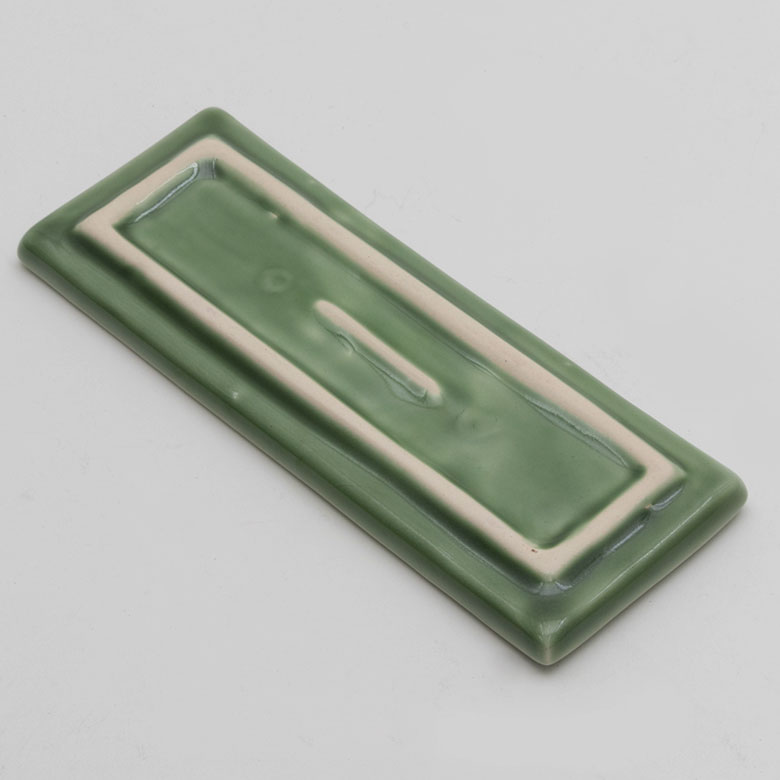 裏面も、表面と同じグリーンカラー