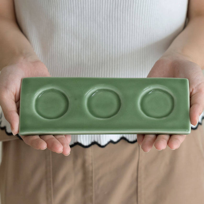 表面の艶が光沢のように煌めき、上品でとても綺麗です