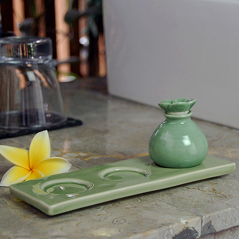 職人が丁寧に造りあげた、リゾート感を味わえる陶器製プレート