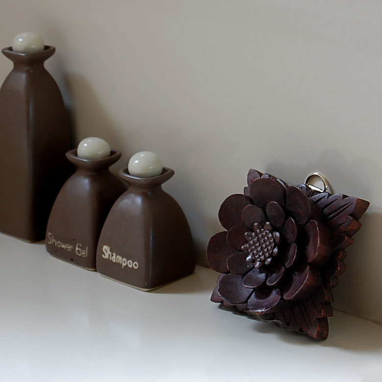 蓮の花をイメージした木彫りのアジアンレリーフ