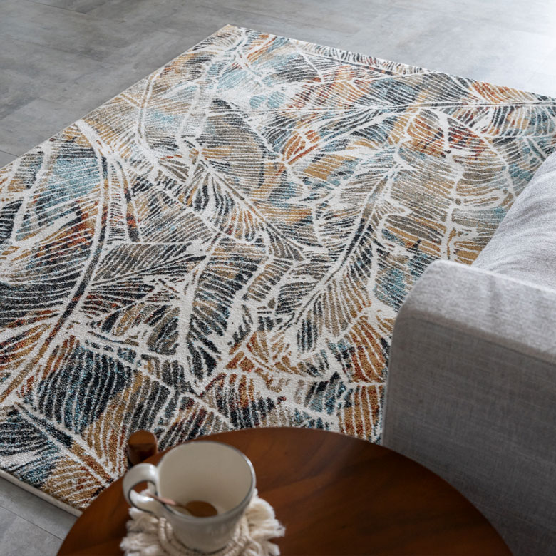 重なりあう葉っぱをイメージした大胆なデザインで、お部屋にリゾート感を