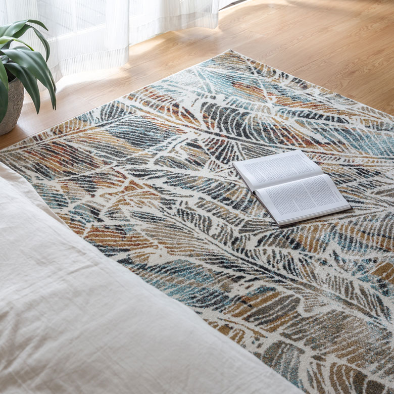 糸を贅沢に使用したウィルトン織り