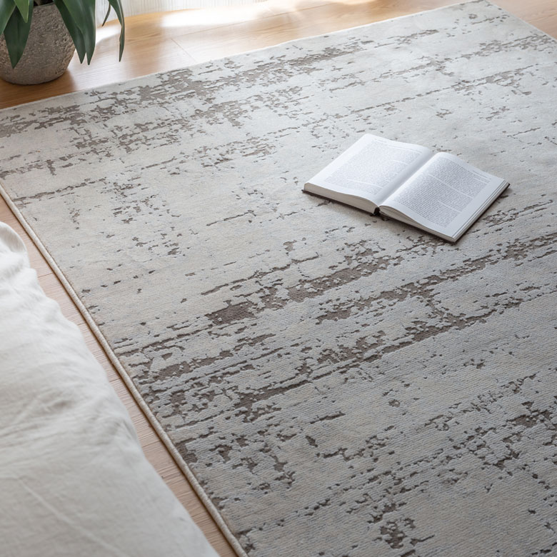 味わいのあるかすれ具合を表現できるのも、高密度ウィルトン織りならでは