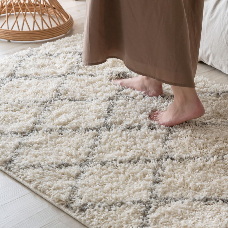 アイボリー。ライトグレー。