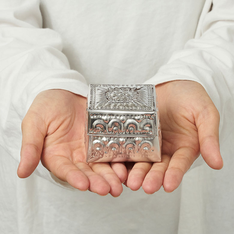 手に持つとこれくらいの大きさ