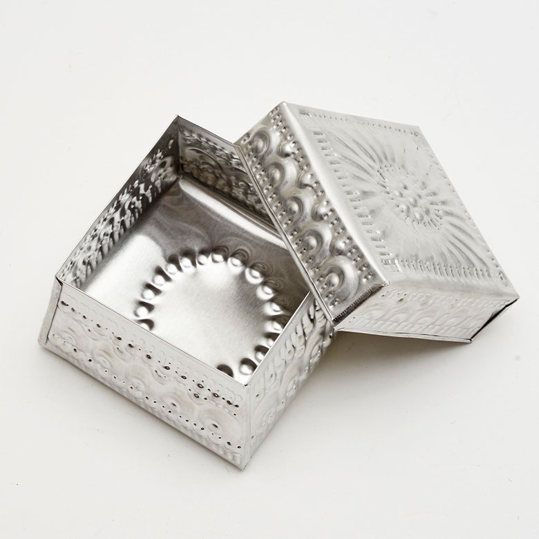 箱の中もアルミ加工しています