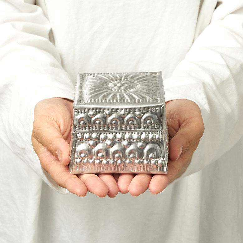 手に持つとこれくらいの大きさ