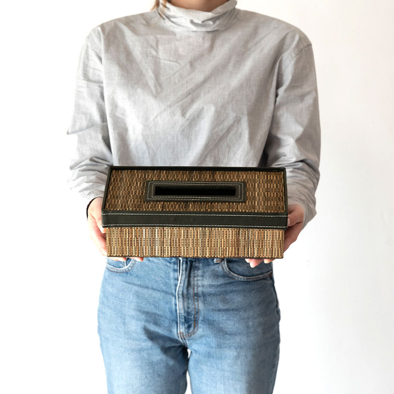 手に持つとこれくらいの大きさ