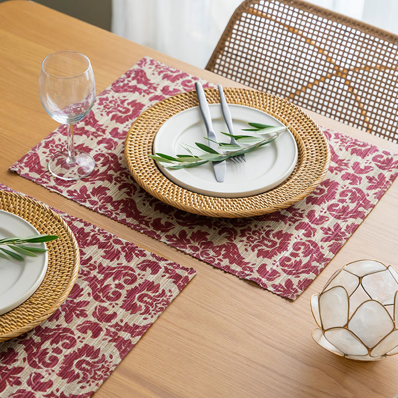 置くだけで華やかな印象の食卓に