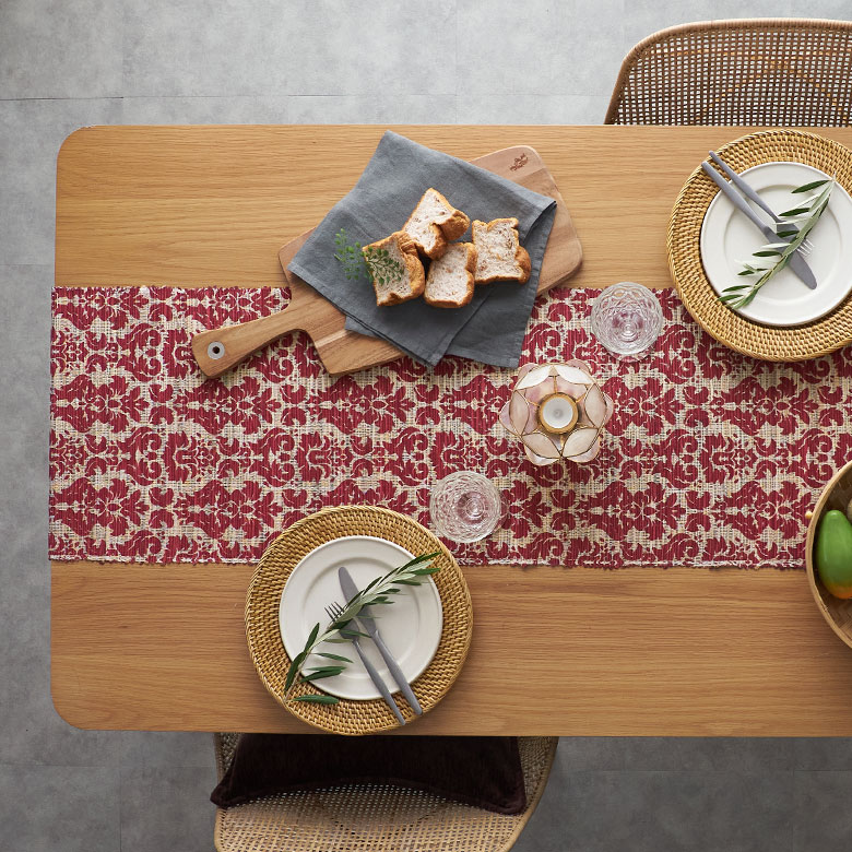 置くだけで華やかな印象の食卓に