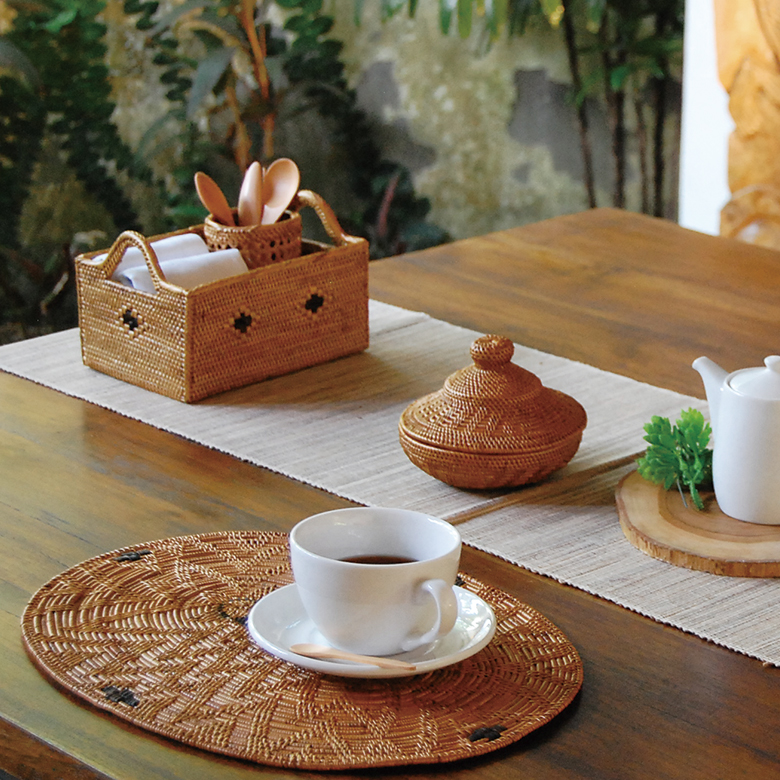 ナプキンやカトラリーの収納にも