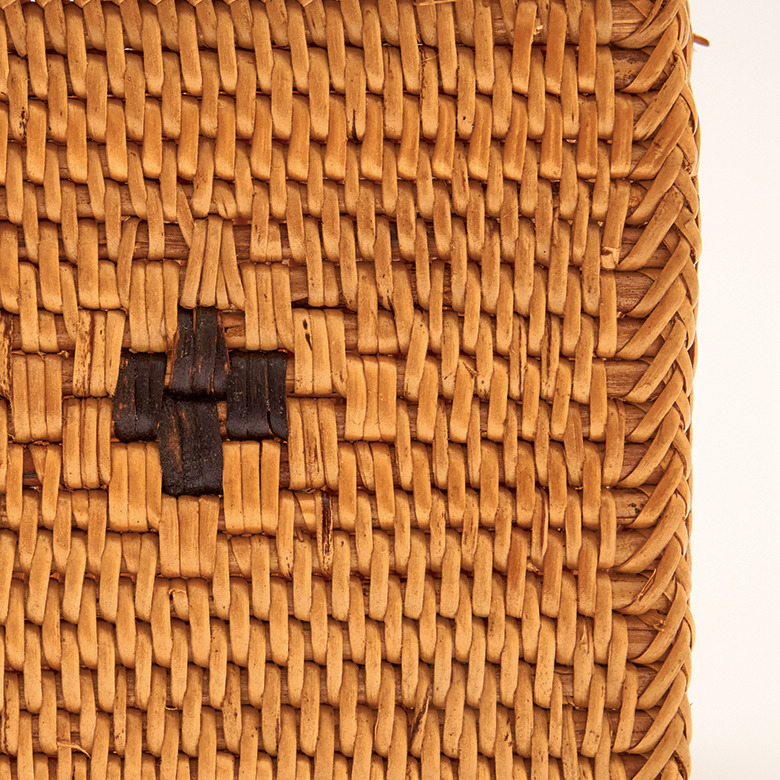 職人の高い技術とセンスで生み出した小物入れ