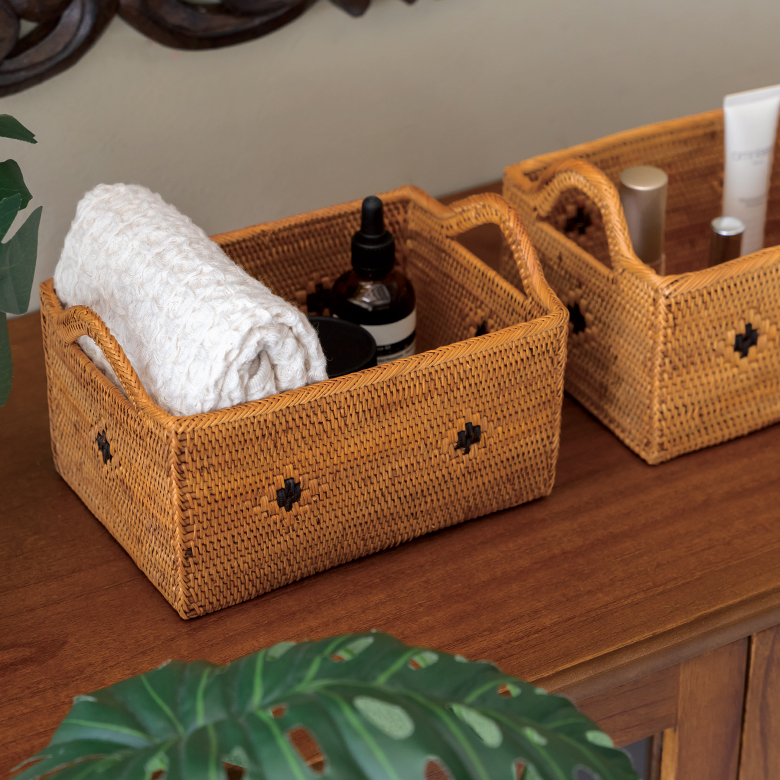 アタの根っこの部分を使った濃いブラウンのひし形がワンポイント