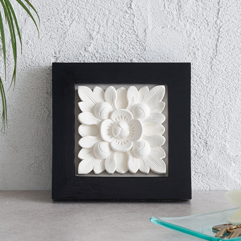 レリーフ置いて飾る