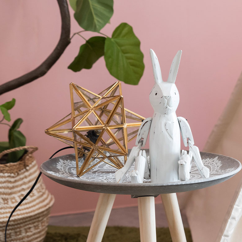 テーブルに置いて飾る