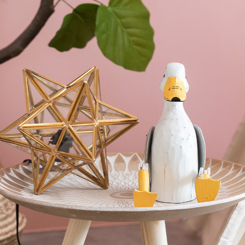 テーブルに置いて飾る