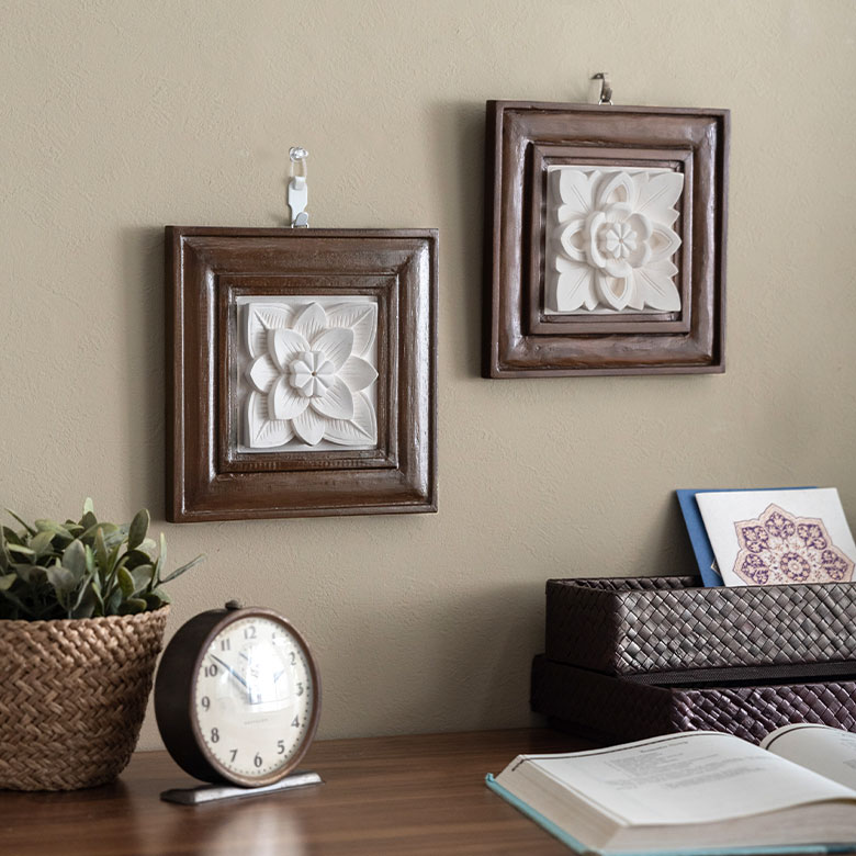 レリーフ並べて飾る