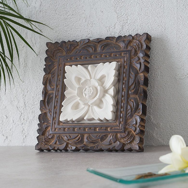 フレームの色はダークブラウン