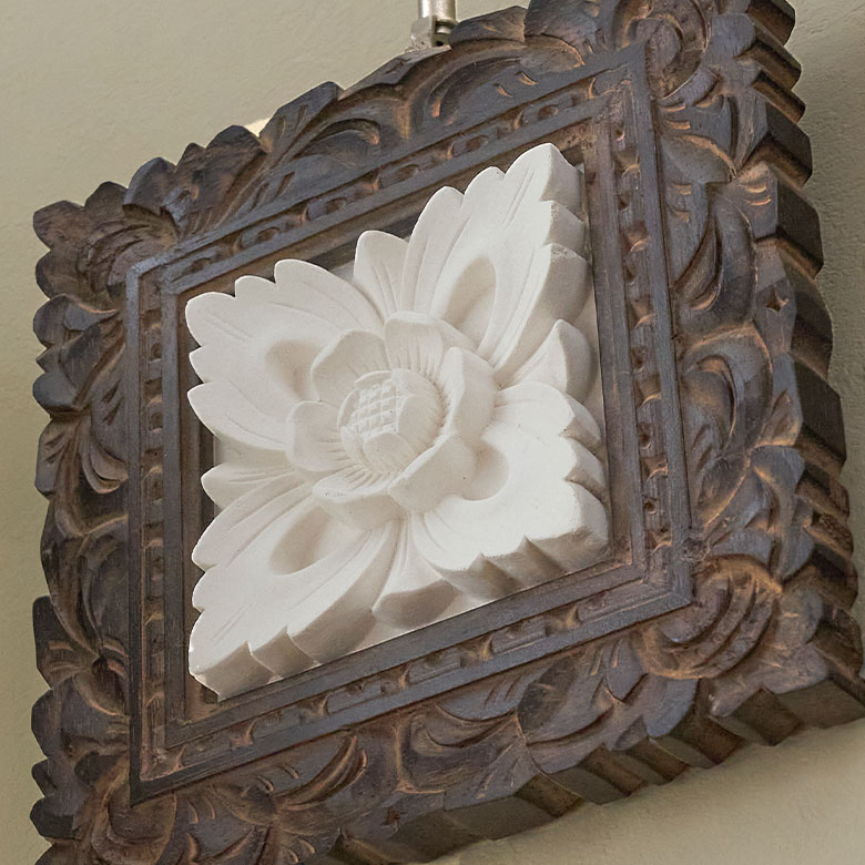 重厚感のあるレリーフ