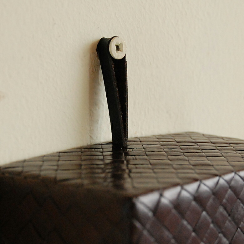 合皮レザーのヒモがついています