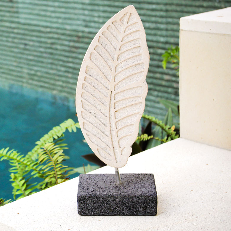 バナナリーフのストーンオブジェ