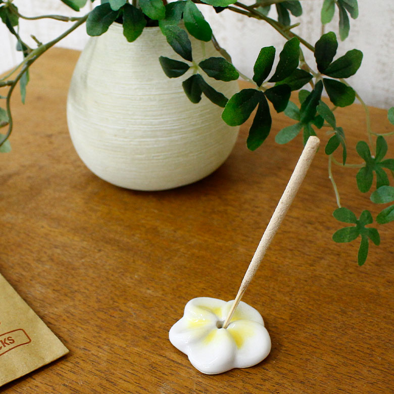 プルメリアのお香立て