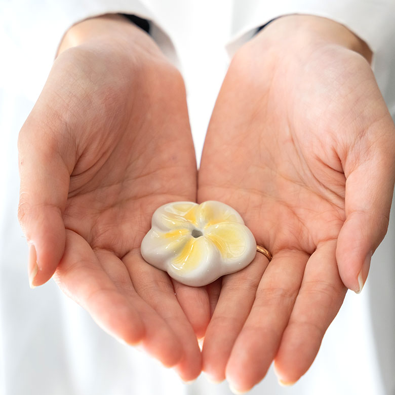 手に持つとこれくらいの大きさ