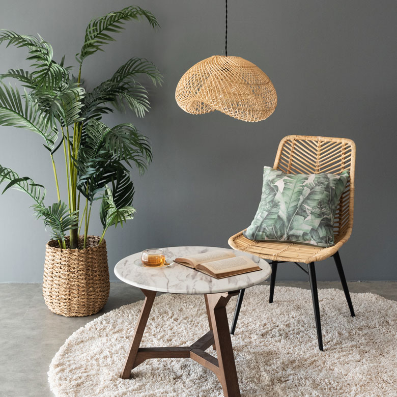 日中もオブジェのように楽しめ、インテリアのアクセントに