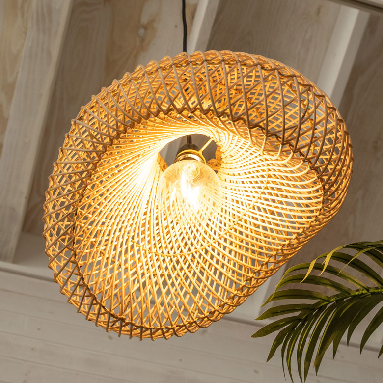 天井から吊るせば、まるでふわりと浮かぶ雲のよう