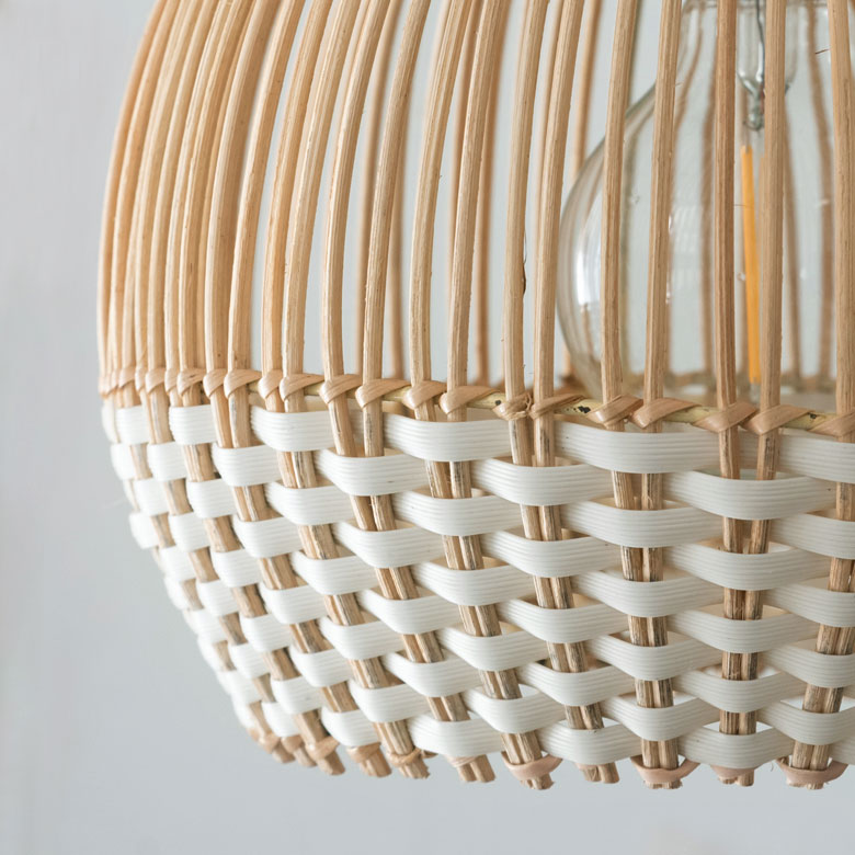 しなやかなラタンの素材感を活かし、美しい曲線が際立つデザイン