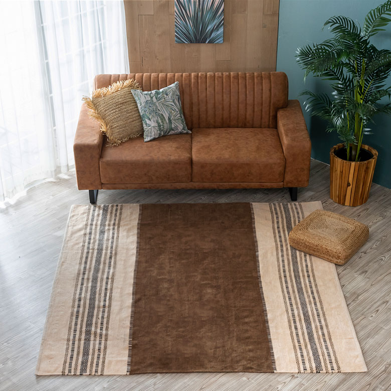 職人の手作業によって織られたラグ