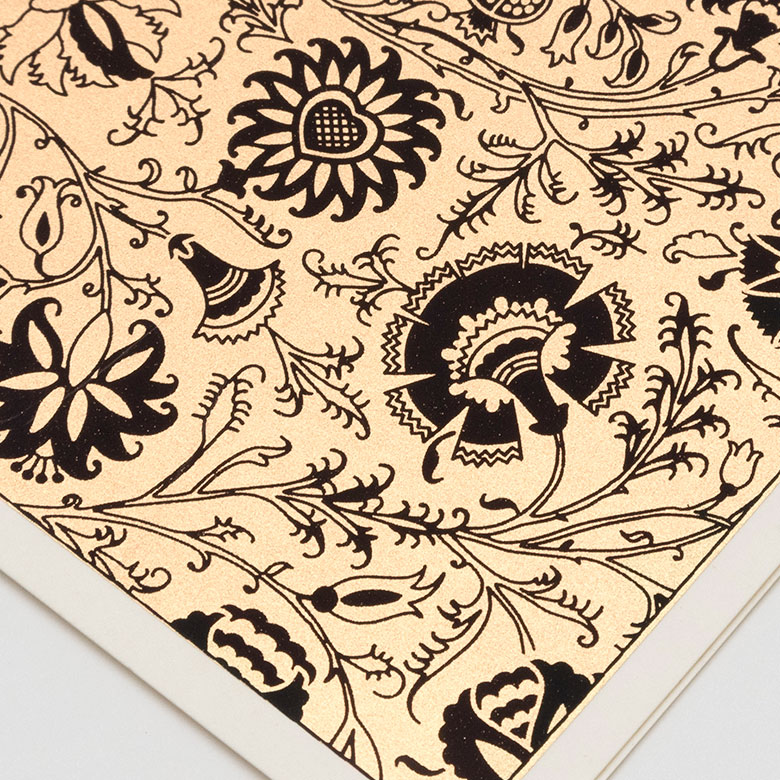 ハンドメイドにて1つずつ丁寧に作られました