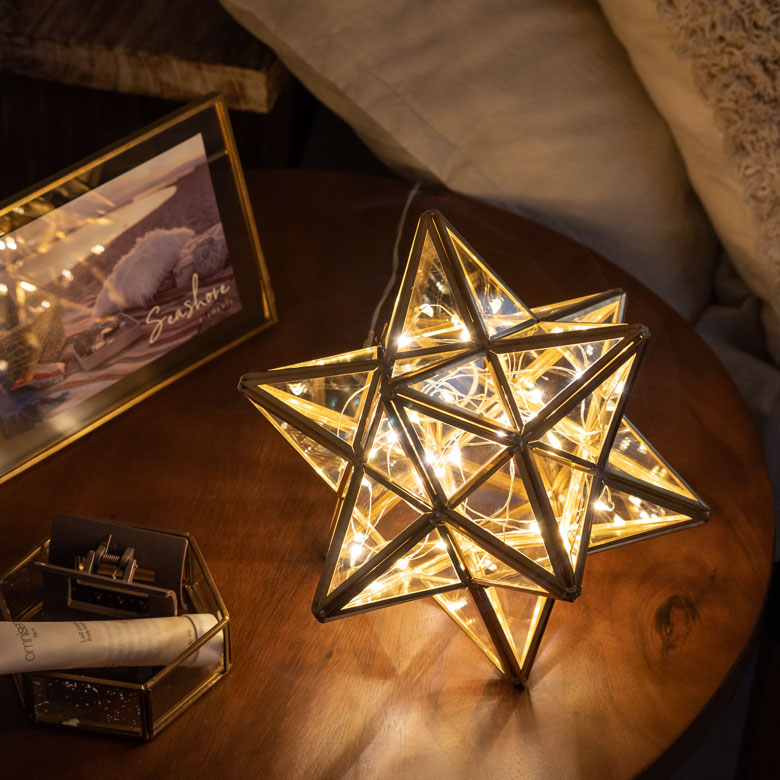 中にワイヤーライトなどインテリアライトを入れても素敵