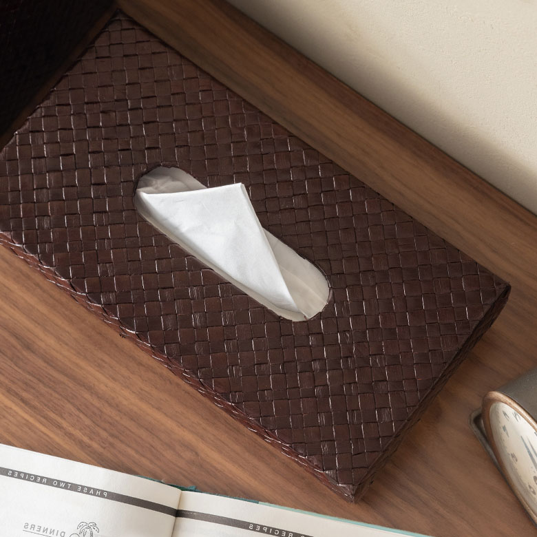 高級感のあるレザーのような色合いが特徴